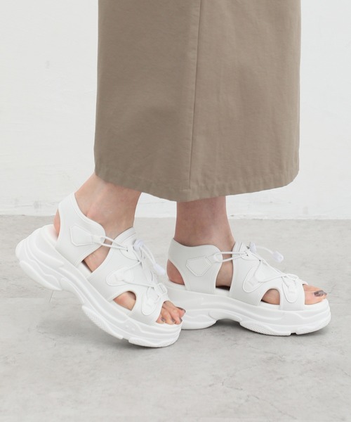 Honeys（ハニーズ）の「コード付きスポーツサンダル（サンダル・レディース・ホワイト/ブラック×ホワイト・S/M/L/LL）」の4枚目の写真