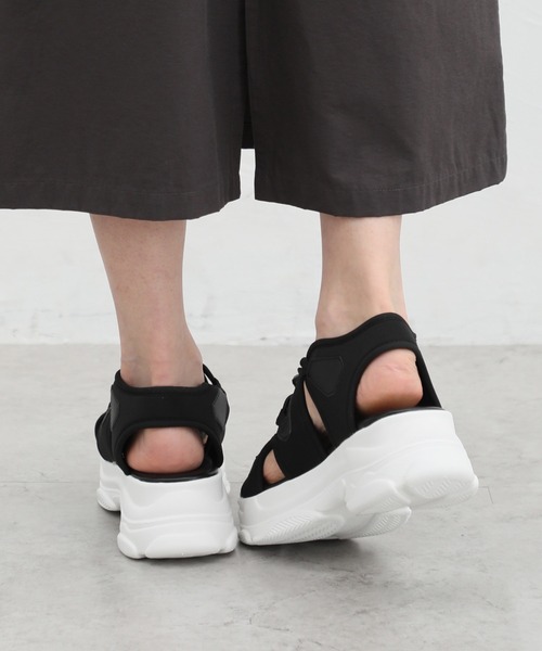 Honeys（ハニーズ）の「コード付きスポーツサンダル（サンダル・レディース・ホワイト/ブラック×ホワイト・S/M/L/LL）」の8枚目の写真