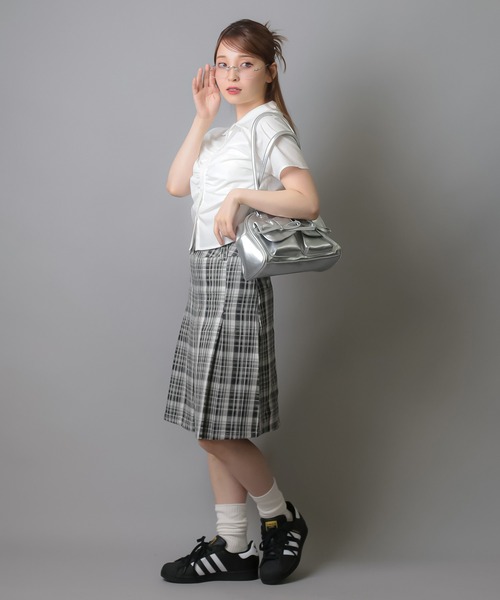 SPINNS（スピンズ）の「リボンポケット 合皮ハンドバッグ / 500mlペットボトル収納可能（ハンドバッグ・レディース・ブラック/レッド/シルバー/サックスブルー/イエロー/ピンク/ホワイト/グレー系その他・ONESIZE）」の19枚目の写真