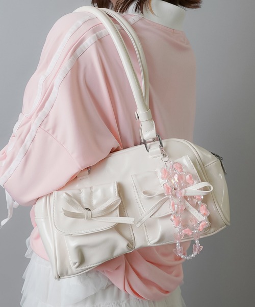 SPINNS（スピンズ）の「リボンポケット 合皮ハンドバッグ / 500mlペットボトル収納可能（ハンドバッグ・レディース・ブラック/レッド/シルバー/サックスブルー/イエロー/ピンク/ホワイト/グレー系その他・ONESIZE）」の22枚目の写真