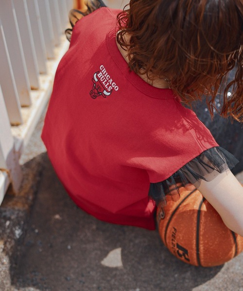 NBA（エヌビーエー）の「【NBA】別注/フリルチュールスリーブロゴTシャツ（Tシャツ/カットソー・レディース・レッド/ブラック・FREE）」の10枚目の写真
