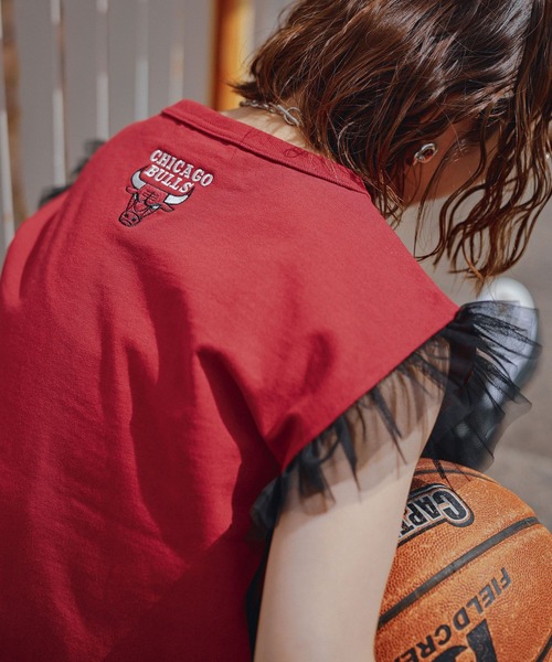 NBA（エヌビーエー）の「【NBA】別注/フリルチュールスリーブロゴTシャツ（Tシャツ/カットソー・レディース・レッド/ブラック・FREE）」の11枚目の写真