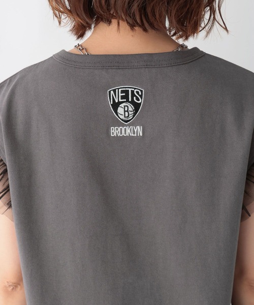 NBA（エヌビーエー）の「【NBA】別注/フリルチュールスリーブロゴTシャツ（Tシャツ/カットソー・レディース・レッド/ブラック・FREE）」の17枚目の写真