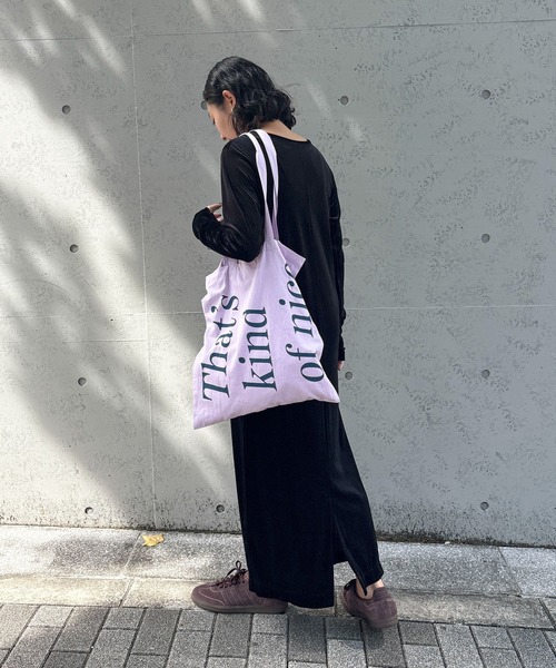 feepur(フェピュール)の「BIGロゴカラートート(トートバッグ・レディース・ネイビー/ピンク/イエロー/ブラウン/ブラック/オフホワイト/レッド・MEDIUM)」の22枚目の写真