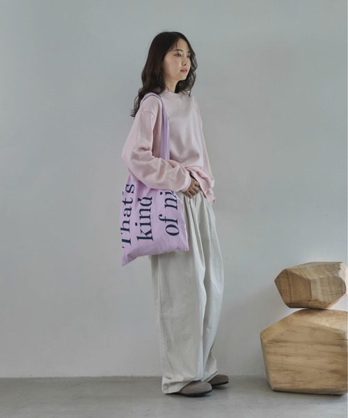 feepur(フェピュール)の「BIGロゴカラートート(トートバッグ・レディース・ネイビー/ピンク/イエロー/ブラウン/ブラック/オフホワイト/レッド・MEDIUM)」の11枚目の写真