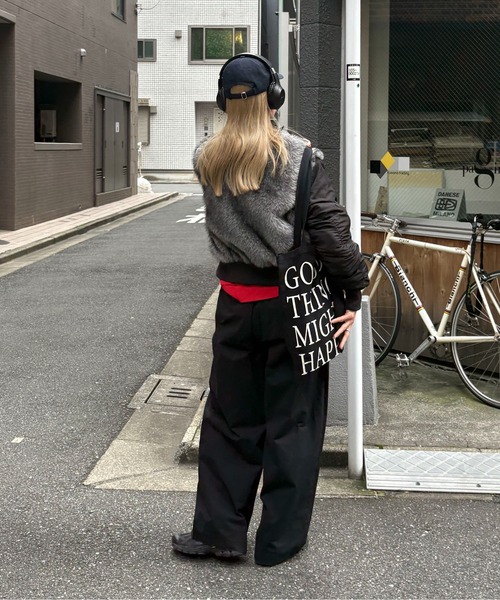 feepur(フェピュール)の「BIGロゴカラートート(トートバッグ・レディース・ネイビー/ピンク/イエロー/ブラウン/ブラック/オフホワイト/レッド・MEDIUM)」の9枚目の写真