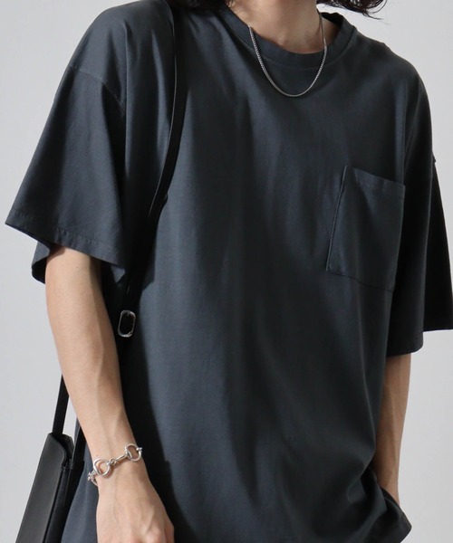 FUNALIVE（ファンアライブ）の「Pigmented oversized pocket T-shirt / ピグメント加工オーバーサイズポケット付きTシャツ unisex（Tシャツ/カットソー・メンズ・グリーン/チャコール/ブラック/パープル/ネイビー/ベージュ・L/M/XL）」の2枚目の写真