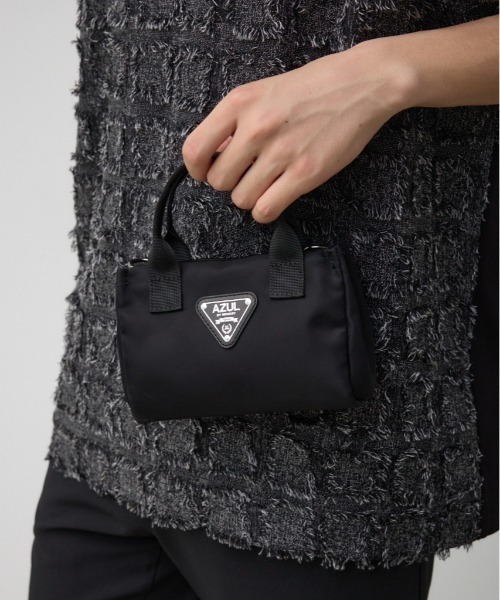 AZUL by moussy(アズールバイマウジー)の「ロゴプレート高密度ナイロンミニバッグ(ショルダーバッグ・メンズ・ブラック/グリーン・FREE)」の2枚目の写真