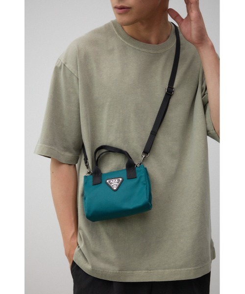 AZUL by moussy(アズールバイマウジー)の「ロゴプレート高密度ナイロンミニバッグ(ショルダーバッグ・メンズ・ブラック/グリーン・FREE)」の18枚目の写真