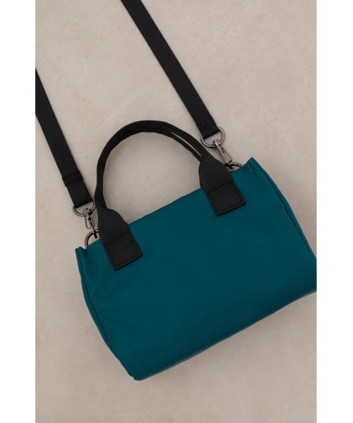 AZUL by moussy(アズールバイマウジー)の「ロゴプレート高密度ナイロンミニバッグ(ショルダーバッグ・メンズ・ブラック/グリーン・FREE)」の12枚目の写真