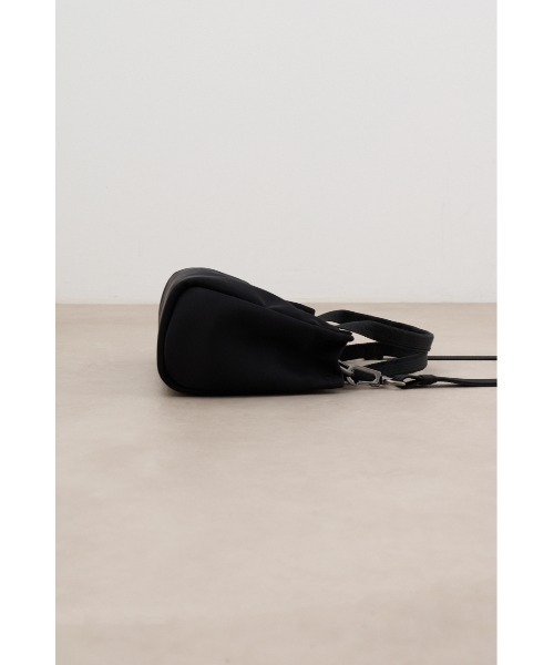 AZUL by moussy(アズールバイマウジー)の「ロゴプレート高密度ナイロンミニバッグ(ショルダーバッグ・メンズ・ブラック/グリーン・FREE)」の6枚目の写真