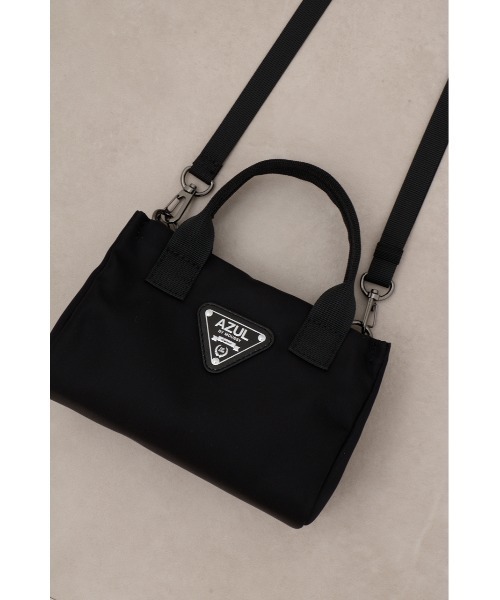 AZUL by moussy(アズールバイマウジー)の「ロゴプレート高密度ナイロンミニバッグ(ショルダーバッグ・メンズ・ブラック/グリーン・FREE)」の14枚目の写真