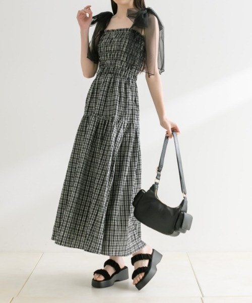 OLIVE des OLIVE（オリーブデオリーブ）の「チュールリボン付きシャーリングキャミワンピ（ワンピース・レディース・ブラック/オフホワイト/ラベンダー/チェック・SMALL/MEDIUM）」の4枚目の写真