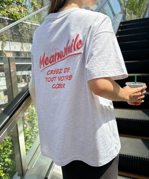 andme(アンドミー)の「【新色追加】プリントエンブロイダリーロゴ半袖Tシャツ(Tシャツ/カットソー・レディース・オフホワイト/キナリ/スミクロ/オートミール/ベージュ系その他/ベージュ/ホワイト×レッド/ネイビー・M/S)」の7枚目の写真