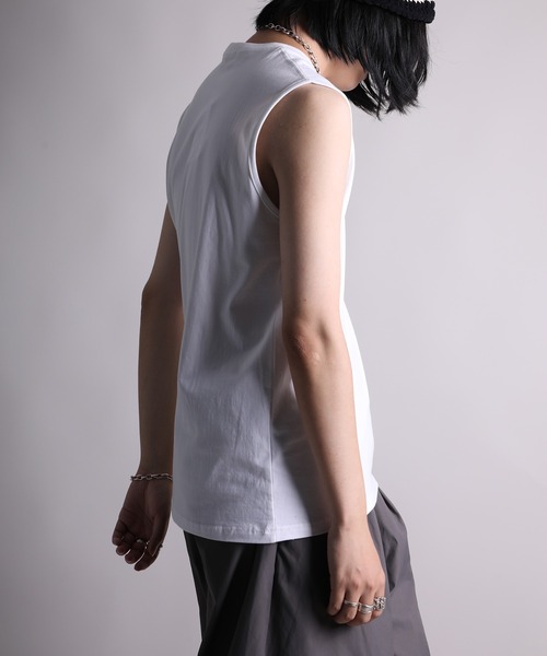 GENXDER(ノンジェンダー)の「【GENXDER】ゆったりシルエットのノースリーブTシャツ (SS)(タンクトップ・メンズ・ブラック/ホワイト・LARGE/X-LARGE/XX-LARGE)」の9枚目の写真