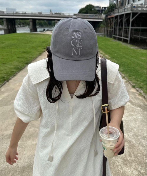 lawgy（ラウジー）の「embroidery logo cap / エンブロイダリーロゴキャプ（キャップ・レディース・アイボリー/ブラック/チャコールグレー・FREE）」の3枚目の写真