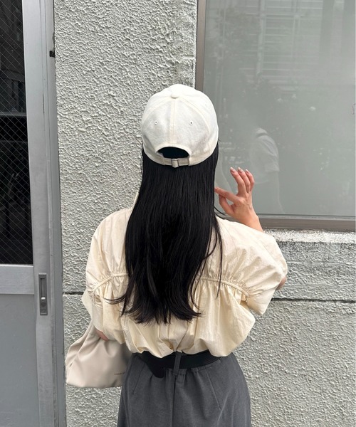 lawgy（ラウジー）の「embroidery logo cap / エンブロイダリーロゴキャプ（キャップ・レディース・アイボリー/ブラック/チャコールグレー・FREE）」の6枚目の写真