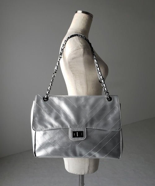 me+em select(ミームセレクト)の「※※【 3color 】2WAY チェーンフェイクレザーフラップショルダーバッグ / 2WAY chain fake leather flap shoulder bag(ショルダーバッグ・レディース・ブラック/アイボリー/シルバー・FREE)」の10枚目の写真