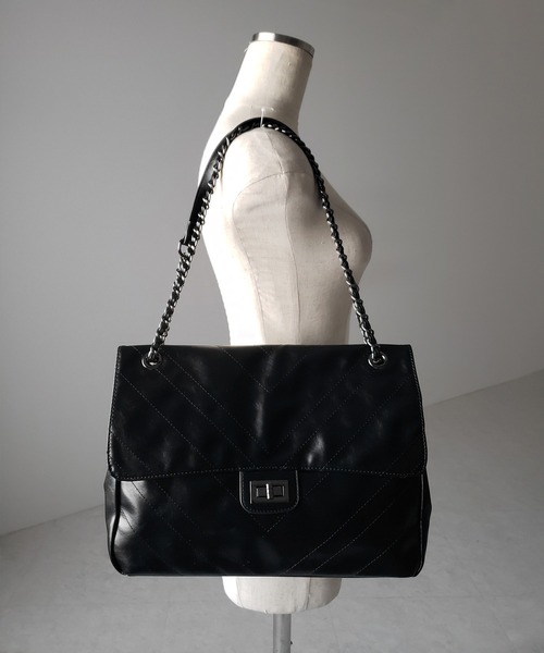 me+em select(ミームセレクト)の「※※【 3color 】2WAY チェーンフェイクレザーフラップショルダーバッグ / 2WAY chain fake leather flap shoulder bag(ショルダーバッグ・レディース・ブラック/アイボリー/シルバー・FREE)」の8枚目の写真