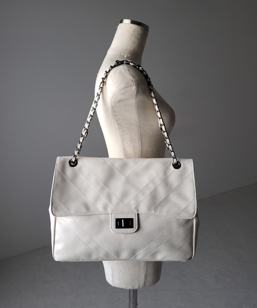 me+em select(ミームセレクト)の「※※【 3color 】2WAY チェーンフェイクレザーフラップショルダーバッグ / 2WAY chain fake leather flap shoulder bag(ショルダーバッグ・レディース・ブラック/アイボリー/シルバー・FREE)」の12枚目の写真