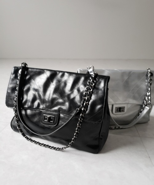 me+em select(ミームセレクト)の「※※【 3color 】2WAY チェーンフェイクレザーフラップショルダーバッグ / 2WAY chain fake leather flap shoulder bag(ショルダーバッグ・レディース・ブラック/アイボリー/シルバー・FREE)」の7枚目の写真