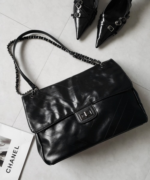 me+em select(ミームセレクト)の「※※【 3color 】2WAY チェーンフェイクレザーフラップショルダーバッグ / 2WAY chain fake leather flap shoulder bag(ショルダーバッグ・レディース・ブラック/アイボリー/シルバー・FREE)」の6枚目の写真