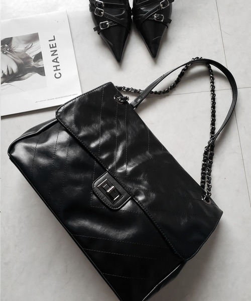 me+em select(ミームセレクト)の「※※【 3color 】2WAY チェーンフェイクレザーフラップショルダーバッグ / 2WAY chain fake leather flap shoulder bag(ショルダーバッグ・レディース・ブラック/アイボリー/シルバー・FREE)」の5枚目の写真