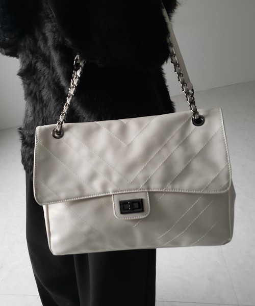 me+em select(ミームセレクト)の「※※【 3color 】2WAY チェーンフェイクレザーフラップショルダーバッグ / 2WAY chain fake leather flap shoulder bag(ショルダーバッグ・レディース・ブラック/アイボリー/シルバー・FREE)」の15枚目の写真