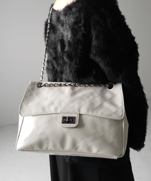 me+em select(ミームセレクト)の「※※【 3color 】2WAY チェーンフェイクレザーフラップショルダーバッグ / 2WAY chain fake leather flap shoulder bag(ショルダーバッグ・レディース・ブラック/アイボリー/シルバー・FREE)」の16枚目の写真