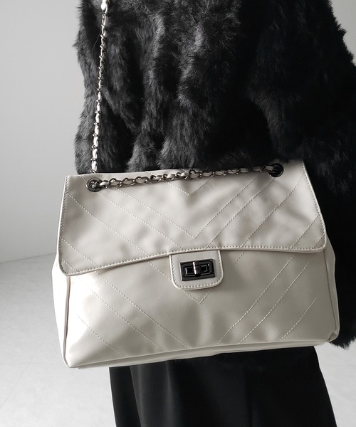 me+em select(ミームセレクト)の「※※【 3color 】2WAY チェーンフェイクレザーフラップショルダーバッグ / 2WAY chain fake leather flap shoulder bag(ショルダーバッグ・レディース・ブラック/アイボリー/シルバー・FREE)」の17枚目の写真