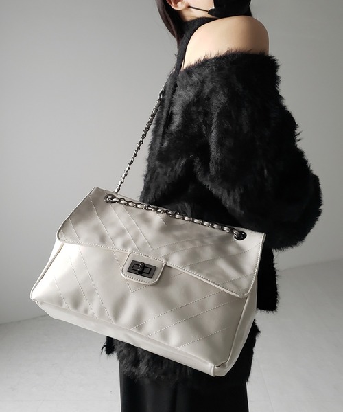 me+em select(ミームセレクト)の「※※【 3color 】2WAY チェーンフェイクレザーフラップショルダーバッグ / 2WAY chain fake leather flap shoulder bag(ショルダーバッグ・レディース・ブラック/アイボリー/シルバー・FREE)」の20枚目の写真