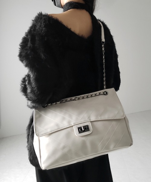 me+em select(ミームセレクト)の「※※【 3color 】2WAY チェーンフェイクレザーフラップショルダーバッグ / 2WAY chain fake leather flap shoulder bag(ショルダーバッグ・レディース・ブラック/アイボリー/シルバー・FREE)」の21枚目の写真