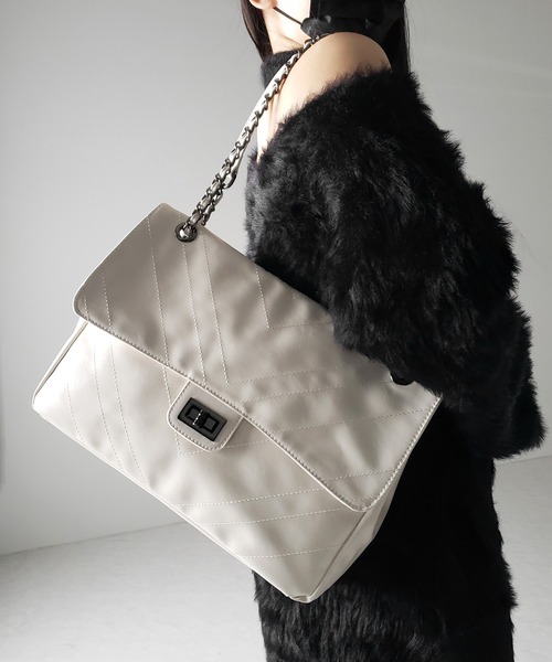 me+em select(ミームセレクト)の「※※【 3color 】2WAY チェーンフェイクレザーフラップショルダーバッグ / 2WAY chain fake leather flap shoulder bag(ショルダーバッグ・レディース・ブラック/アイボリー/シルバー・FREE)」の22枚目の写真