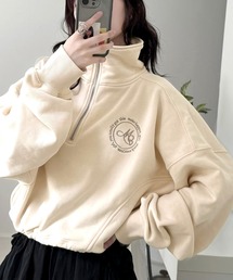 【mily bilet】大人のデイリートップス。裏起毛胸刺繍ハーフジップクロップド丈裾スピンドルスウェット