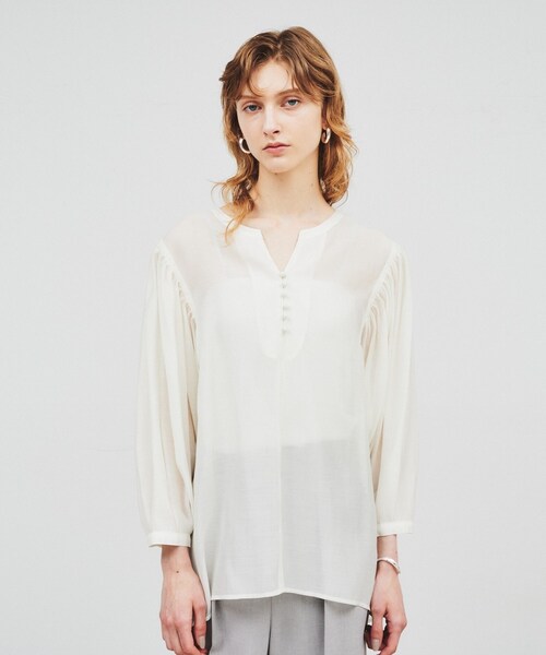 cloenc(クロエンス)の「◆【手洗い可】シアーフォルムブラウス(シャツ/ブラウス・レディース・ブラック/オフホワイト/パープル・02)」の5枚目の写真