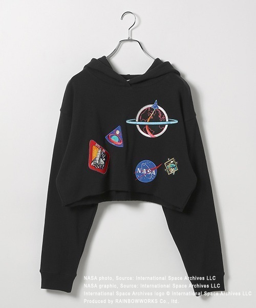 PAGEBOY（ページボーイ）の「<NASA>マルチワッペンショートパーカー（パーカー・レディース・ブラック/オフホワイト/ブルー・FREE）」の7枚目の写真