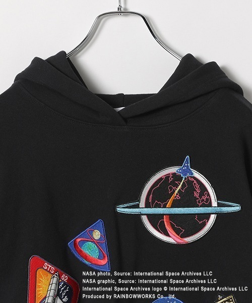 PAGEBOY（ページボーイ）の「<NASA>マルチワッペンショートパーカー（パーカー・レディース・ブラック/オフホワイト/ブルー・FREE）」の8枚目の写真