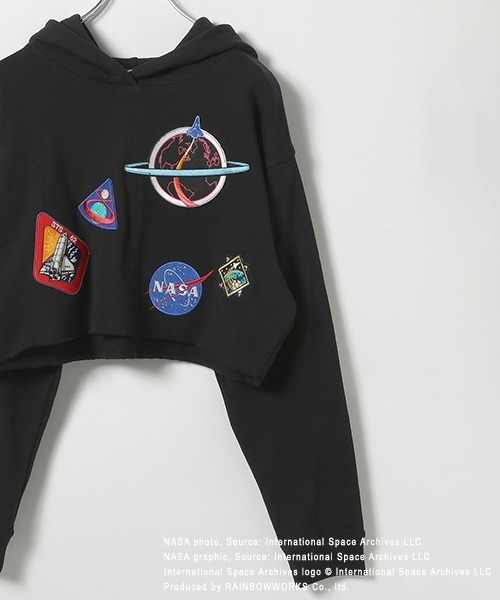 PAGEBOY（ページボーイ）の「<NASA>マルチワッペンショートパーカー（パーカー・レディース・ブラック/オフホワイト/ブルー・FREE）」の11枚目の写真