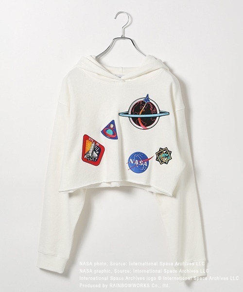 PAGEBOY（ページボーイ）の「<NASA>マルチワッペンショートパーカー（パーカー・レディース・ブラック/オフホワイト/ブルー・FREE）」の15枚目の写真