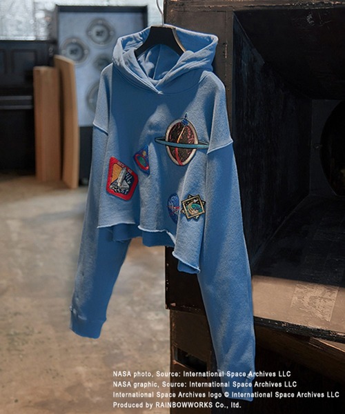 PAGEBOY（ページボーイ）の「<NASA>マルチワッペンショートパーカー（パーカー・レディース・ブラック/オフホワイト/ブルー・FREE）」の6枚目の写真