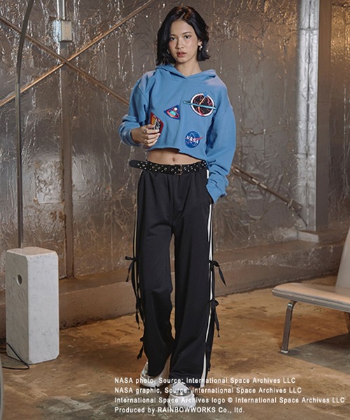 PAGEBOY（ページボーイ）の「<NASA>マルチワッペンショートパーカー（パーカー・レディース・ブラック/オフホワイト/ブルー・FREE）」の20枚目の写真