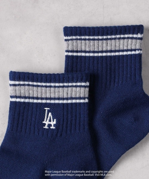Right-on(ライトオン)の「MLB(エムエルビー)ロゴラインソックス(ソックス/靴下・キッズ・ブルー/ネイビー/ブラウン・23-25/21-23)」の6枚目の写真