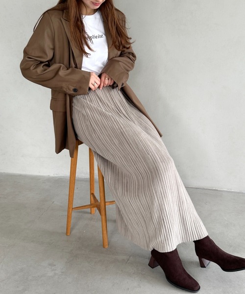 MYMOOD.（マイムード）の「ベロアIラインロングスカート（スカート・レディース・ブラック/グレイッシュベージュ・FREE）」の14枚目の写真