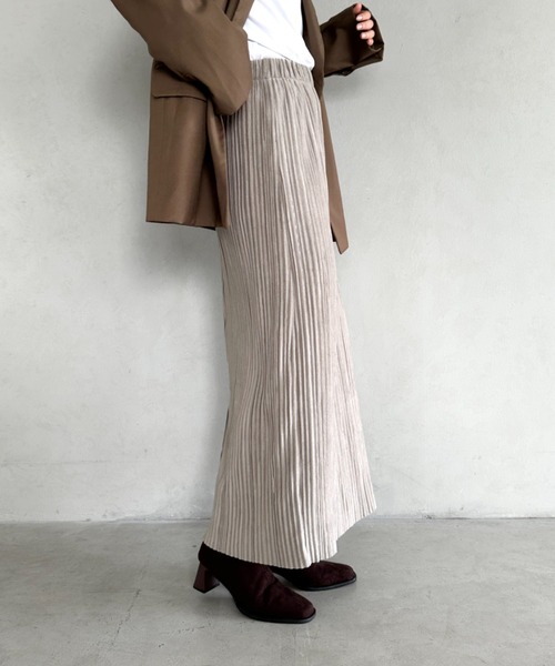 MYMOOD.（マイムード）の「ベロアIラインロングスカート（スカート・レディース・ブラック/グレイッシュベージュ・FREE）」の11枚目の写真