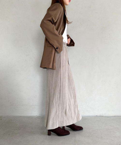 MYMOOD.（マイムード）の「ベロアIラインロングスカート（スカート・レディース・ブラック/グレイッシュベージュ・FREE）」の16枚目の写真