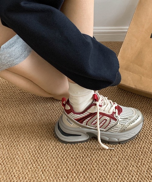 MEMECLE(メメクル)の「【 MEMECLE / メメクル 】シルバーメッシュ 厚底 カジュアルスニーカー(スニーカー・レディース・レッド/シルバー・S/M/L)」の3枚目の写真