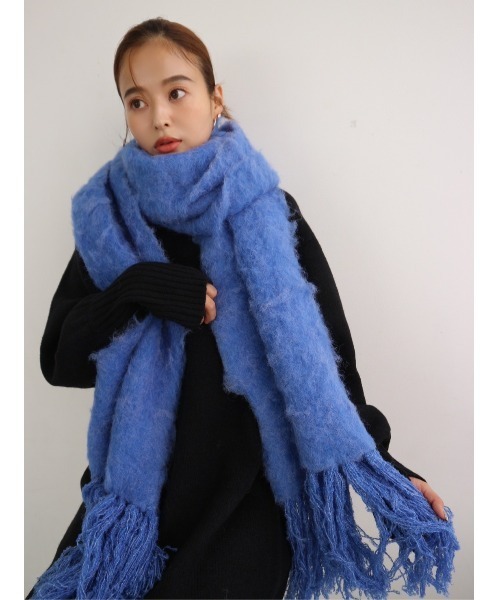TRUNC（トランクエイティーエイト）の「Fluffy Fringe Stole（ストール/ショール・レディース・ブラック/チャコールグレー/ブルー/アイボリー・FREE）」の4枚目の写真