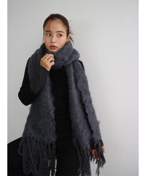 TRUNC（トランクエイティーエイト）の「Fluffy Fringe Stole（ストール/ショール・レディース・ブラック/チャコールグレー/ブルー/アイボリー・FREE）」の7枚目の写真
