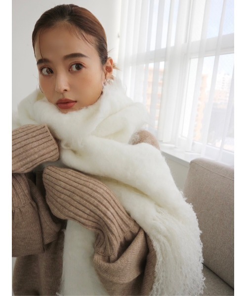 TRUNC（トランクエイティーエイト）の「Fluffy Fringe Stole（ストール/ショール・レディース・ブラック/チャコールグレー/ブルー/アイボリー・FREE）」の21枚目の写真