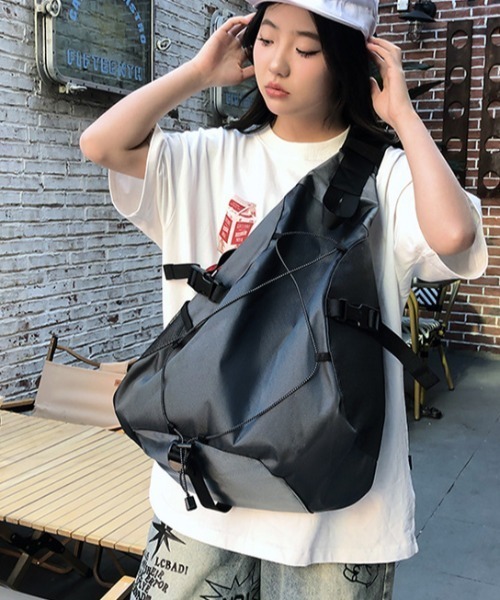 link lot（リンクロット）の「【A4サイズ対応】ドロストワンショルダーバッグ 大容量 ボディバッグ 男女兼用（ショルダーバッグ・メンズ・グレー/ブラック/ネイビー・F）」の14枚目の写真